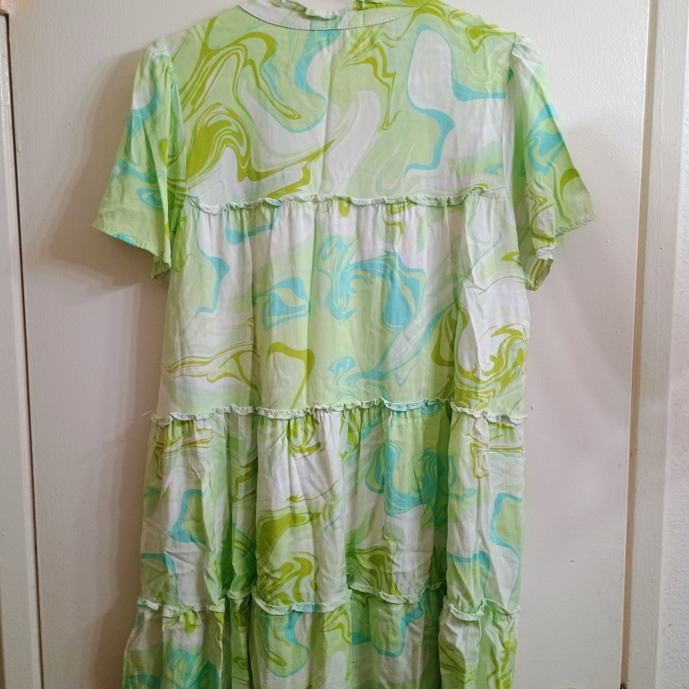 Green Tiered Flutter Sleeve V-Neck Blouse - Picture 2 of 3